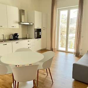 https://bocconi-navigli-la-casa-di-zoe.italymilanhotels.net